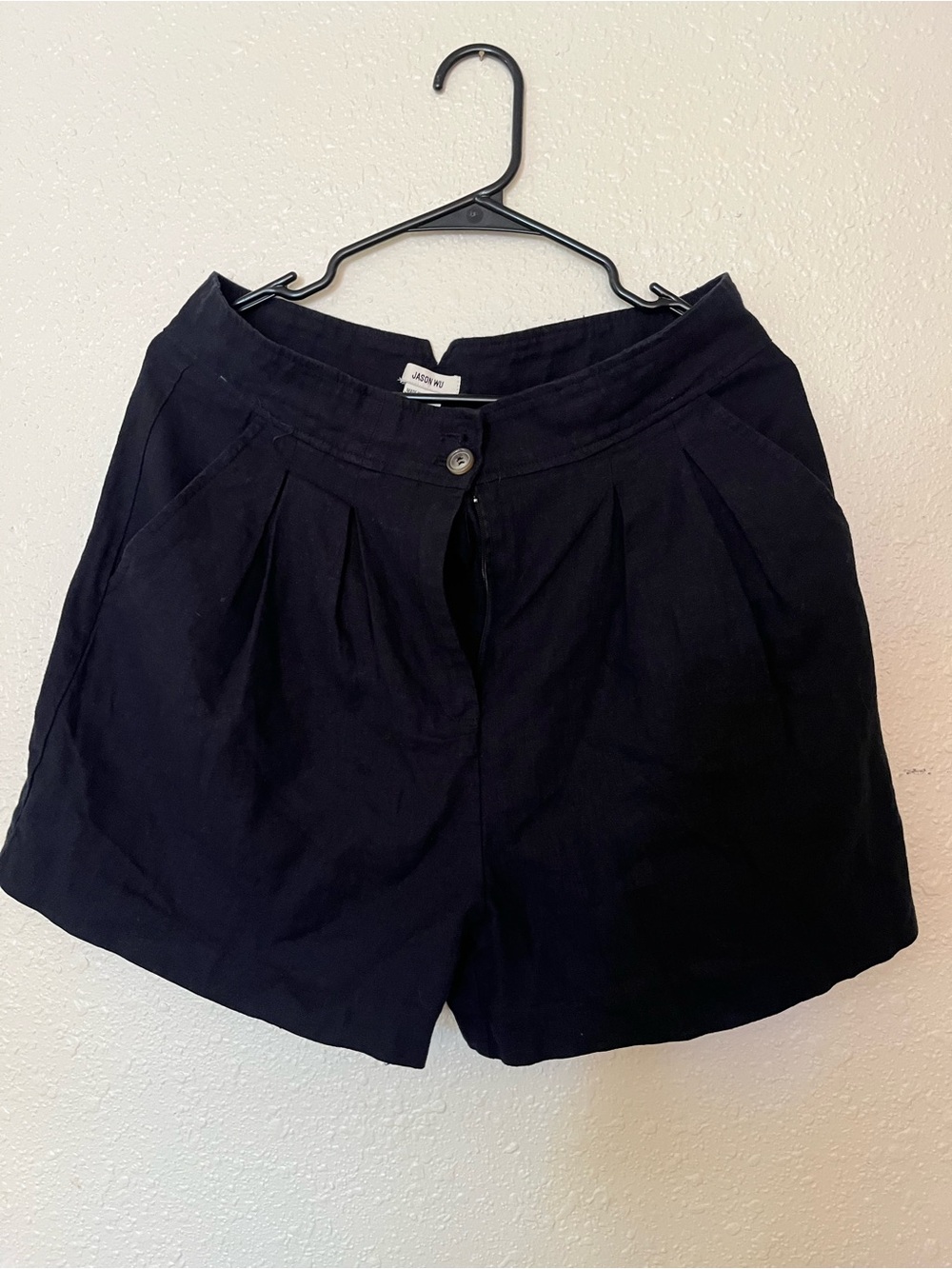 Navy blue women’s linen pleated shorts
